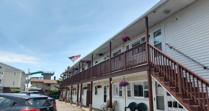 2 bedrooms with a shared pool. apt4