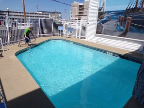 Outdoor pool - 2 bedrooms with a shared pool. apt4 (Hampton)