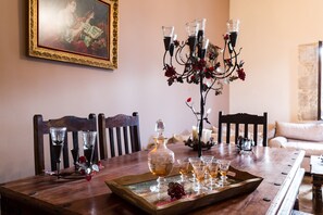 Villa, 3 chambres | Repas dans la chambre