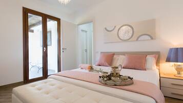 4 chambres, coffres-forts dans les chambres, bureau