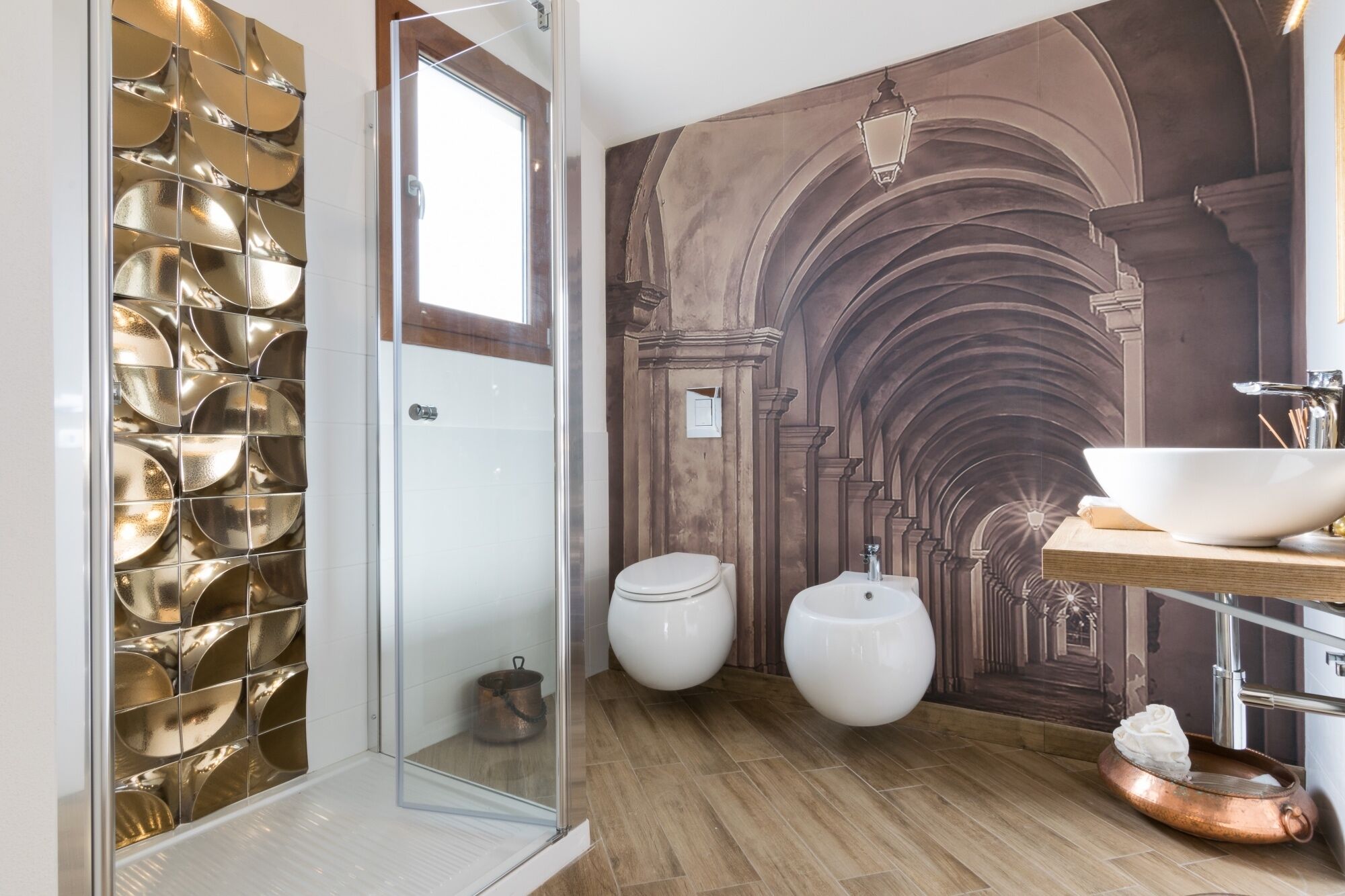 Dusche, umweltfreundliche Kosmetikartikel, Haartrockner, Bidet