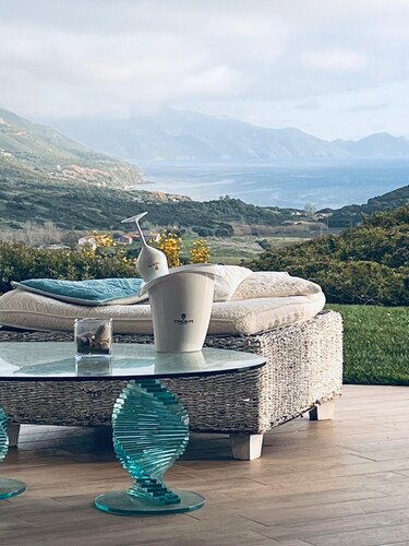 Fabelhafte exklusive Villa mit Meerblick in Strandnähe