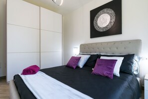 4 Schlafzimmer, Zimmersafe, Schreibtisch, Bügeleisen/Bügelbrett
