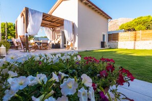 House, 2 Bedrooms | Terrace/patio