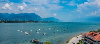 Sogno del Lago: in front lane of the beach in Manerba del garda