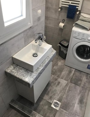 Bathroom - Bit Pazar (Thessaloniki)