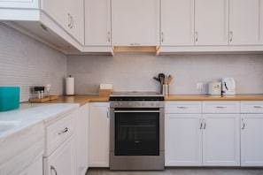 Villa, 2 Bedrooms | Private kitchen | Full-size fridge, oven, stovetop, dishwasher
