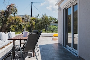 Biệt thự, 2 phòng ngủ | Hiên