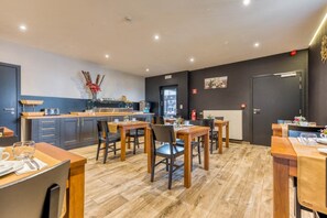 Daily continental breakfast (EUR 15 per person) - Hotel Mosa (Oupeye)