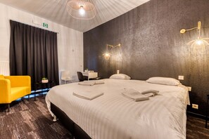 Double Room | Soundproofing, free cribs/infant beds, free WiFi, bed sheets - Hotel Mosa (Oupeye)