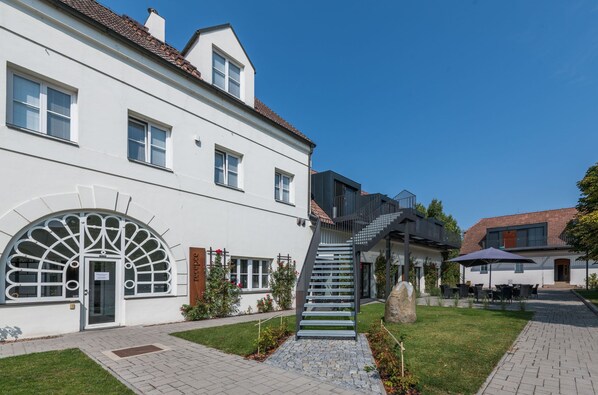 مدخل المنشأة