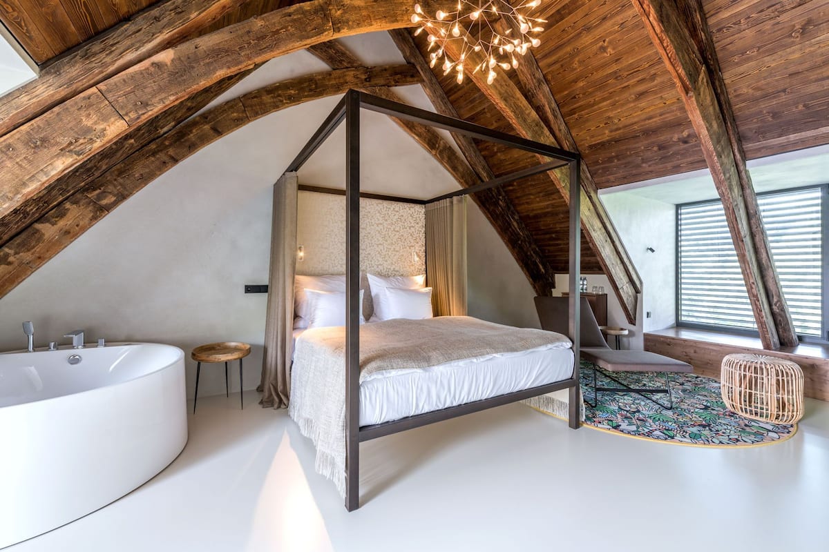 Exclusive Double Room, 1 King Bed, Lake View | Premium bedding, in-room safe, desk, blackout drapes