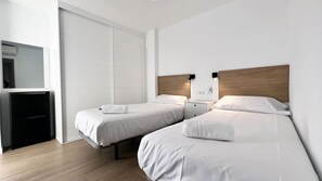 2 bedrooms, iron/ironing board, travel cot, free WiFi