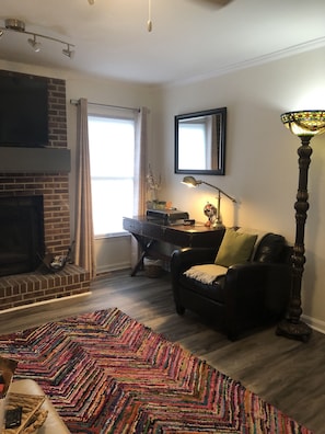 Smart TV, fireplace, DVD player, table tennis