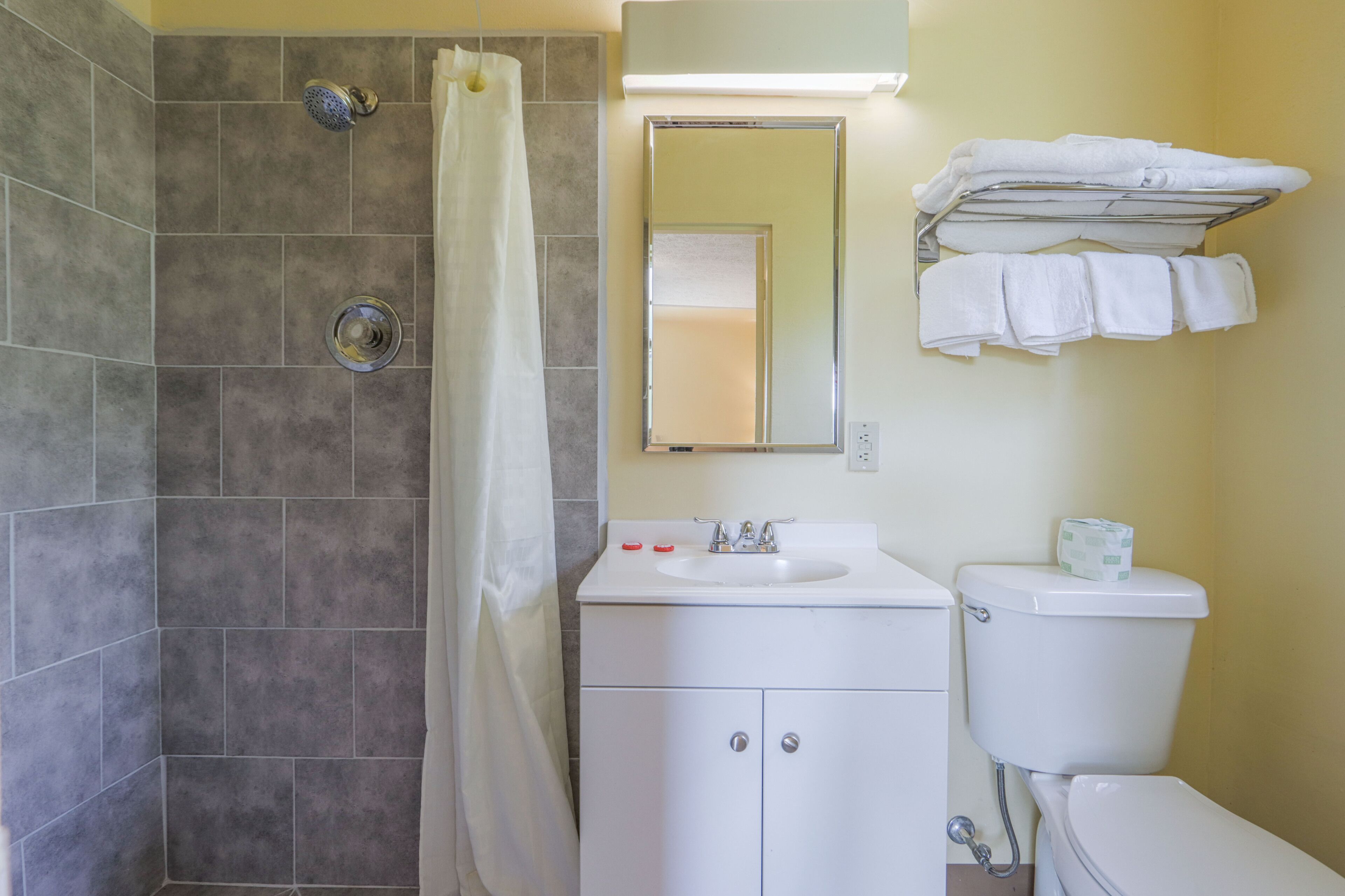 Double Queen Suite | Bathroom | Free toiletries, towels