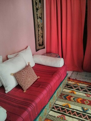 2 bedrooms, iron/ironing board, WiFi, bed sheets - Charming Berber house in a traditional style (Essaouira Ghazwar)