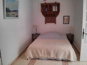 2 عدّة غرف نوم ومكواة/لوح كي وواي فاي وملاءات أسرّة