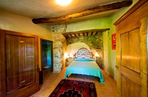 Decoración personalizada, muebles diferentes y escritorio 