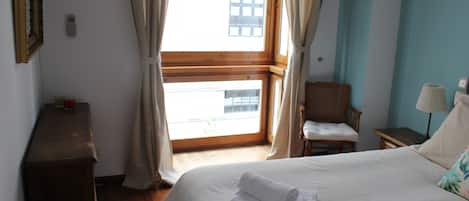 2 chambres, fer et planche à repasser, Wi-Fi gratuit, draps fournis