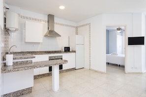 Fridge, microwave, oven, coffee/tea maker