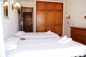 Ferros/tábuas de passar roupa, Wi-Fi de cortesia, roupa de cama