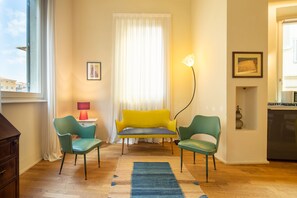 Deluxe Apartment, 3 Bedrooms | Living room - Uffizi Prestige by Mmega (Florence)