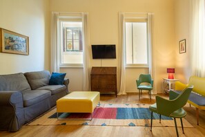 Deluxe Apartment, 3 Bedrooms | Living room | Flat-screen TV - Uffizi Prestige by Mmega (Florence)