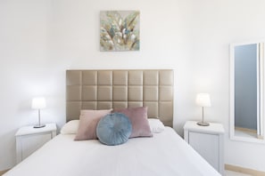 1 slaapkamer, een kluis op de kamer, een strijkplank/strijkijzer