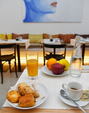 Free daily buffet breakfast  - Embrace Sicily Guest House (Noto)