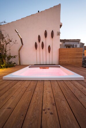 Bain à remous extérieur