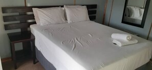 ห้องเอ็กซ์คลูซีฟ | ตกแต่งพิเศษโดยเฉพาะ, โต๊ะทำงาน, พื้นที่ทำงานแบบใช้แล็ปท็อป