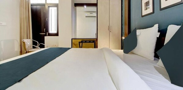 Executive Room | Laptop workspace, free WiFi, wheelchair access
