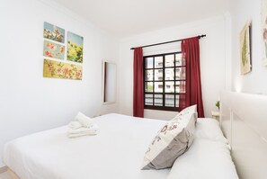 Ferros/tábuas de passar roupa, Wi-Fi de cortesia, roupa de cama