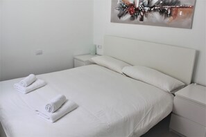 1 dormitorio, tabla de planchar con plancha, wifi gratis y ropa de cama
