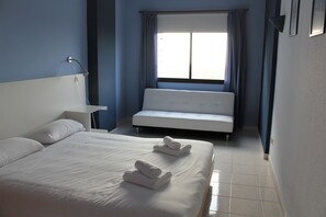 1 slaapkamer, een strijkplank/strijkijzer, gratis wifi, beddengoed