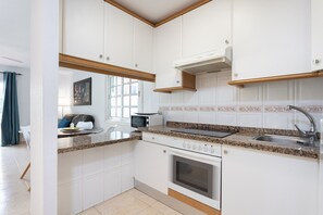 Fridge, microwave, oven, coffee/tea maker