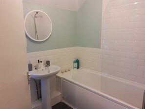Apartment | Bathroom | Combined shower/bathtub, towels - The Hazel Oak Apartment (Cardiff)