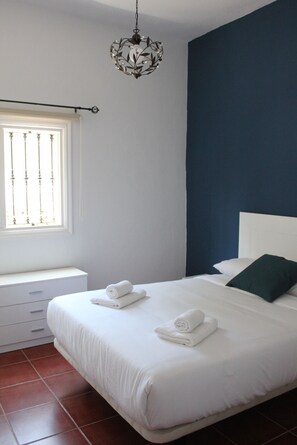 2 chambres, fer et planche à repasser, Wi-Fi gratuit, draps fournis