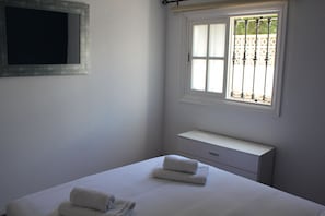 2 quartos, ferros/tábuas de passar roupa, Wi-Fi de cortesia