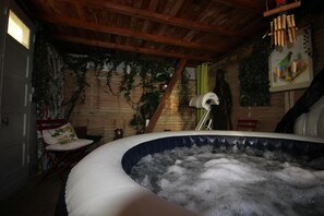 Indoor spa tub