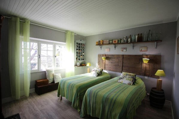 Free cots/infant beds, rollaway beds, free WiFi