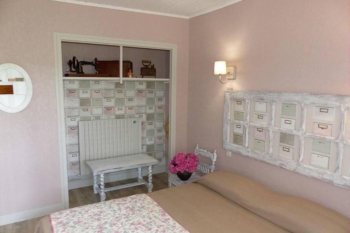 Free cots/infant beds, rollaway beds, free WiFi