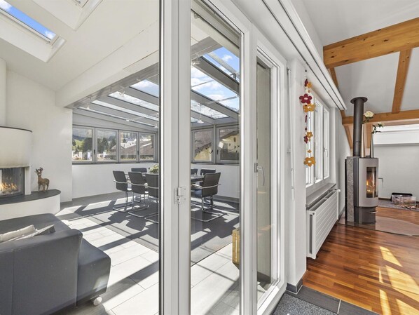 المنشأة من الداخل