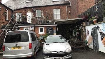 Bãi đậu xe tự phục vụ (phụ phí) (4 GBP mỗi ngày)