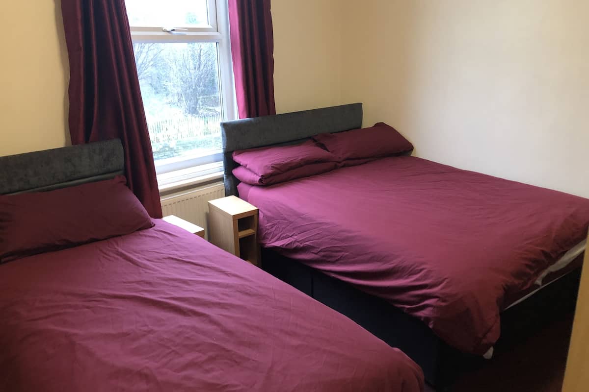triple room | 1 bedroom, desk, free wifi, bed sheets