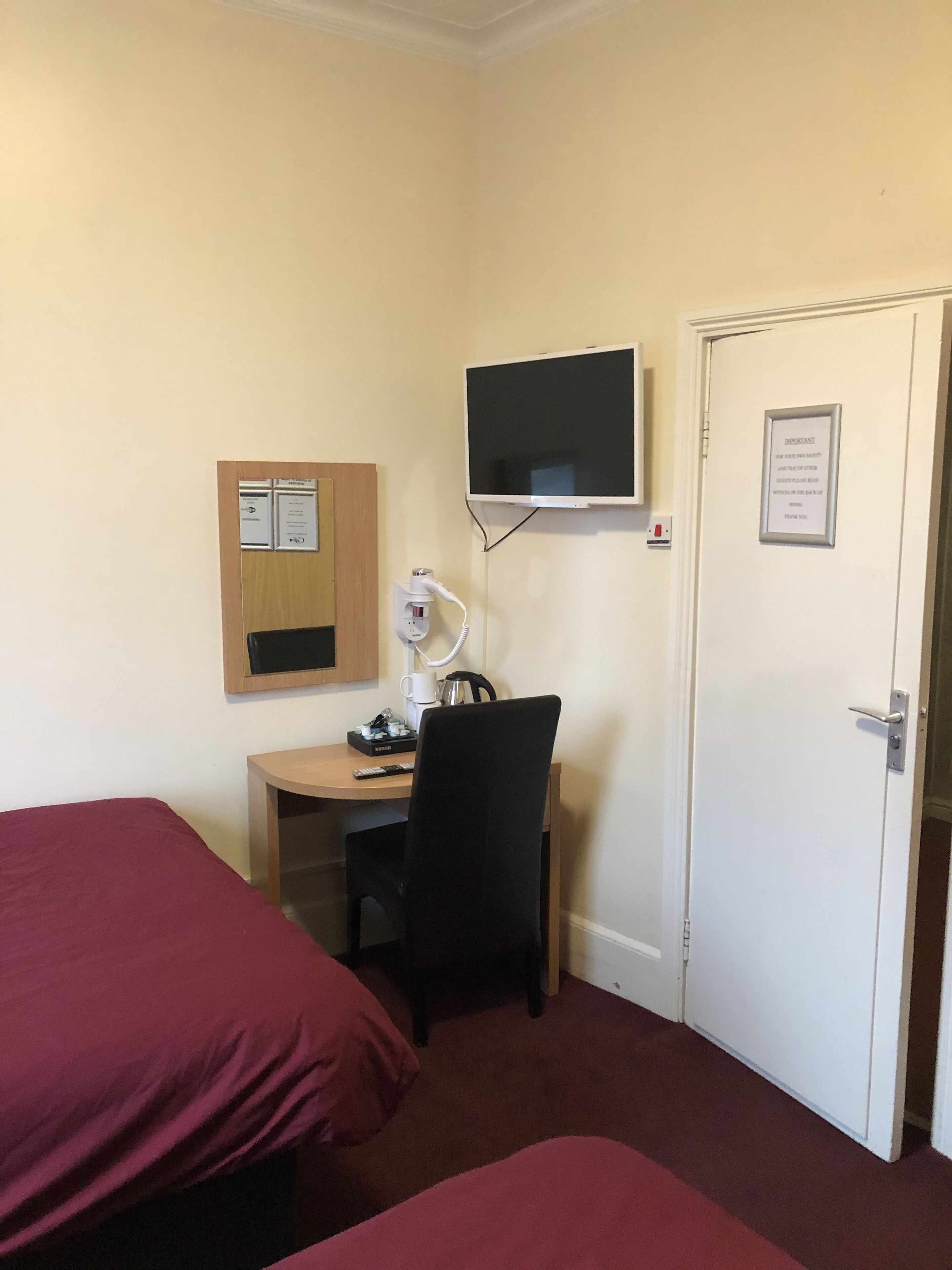 1 bedroom, desk, free wifi, bed sheets