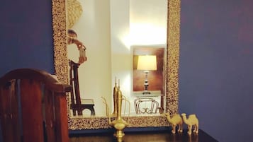 Decoración personalizada, muebles diferentes y escritorio