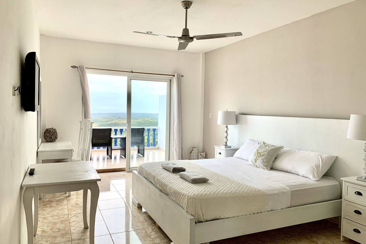 1 bedroom, individually decorated, individually furnished, desk