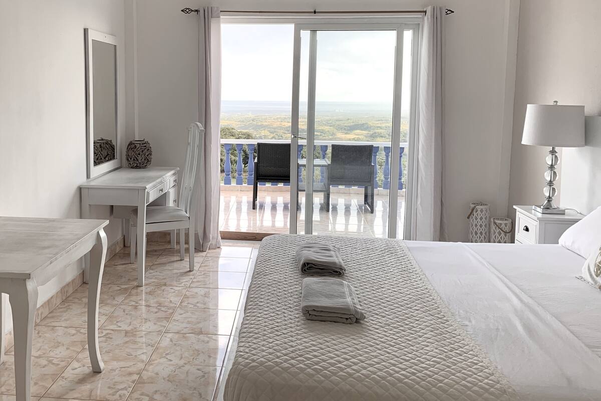 1 bedroom, individually decorated, individually furnished, desk