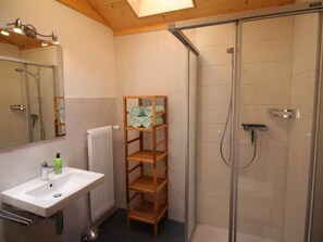 Bathroom - Nice apartment for 5 guests with WIFI, TV and balcony (Tamatten)